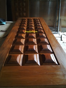 Pintu Utama Kayu Merbau