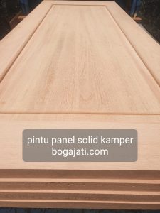pintu panel kayu kamper